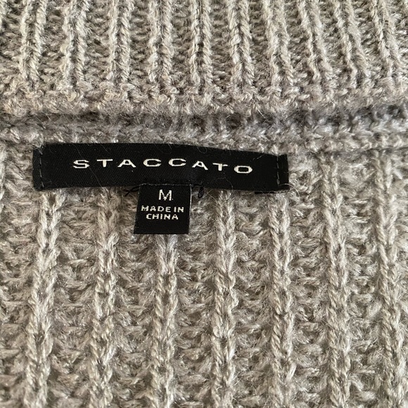 Grey v cutout sweater - Picture 2 of 3